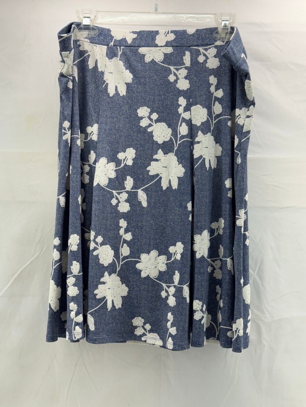 Sami & Jo women’s blue/white floral flat skirt XL